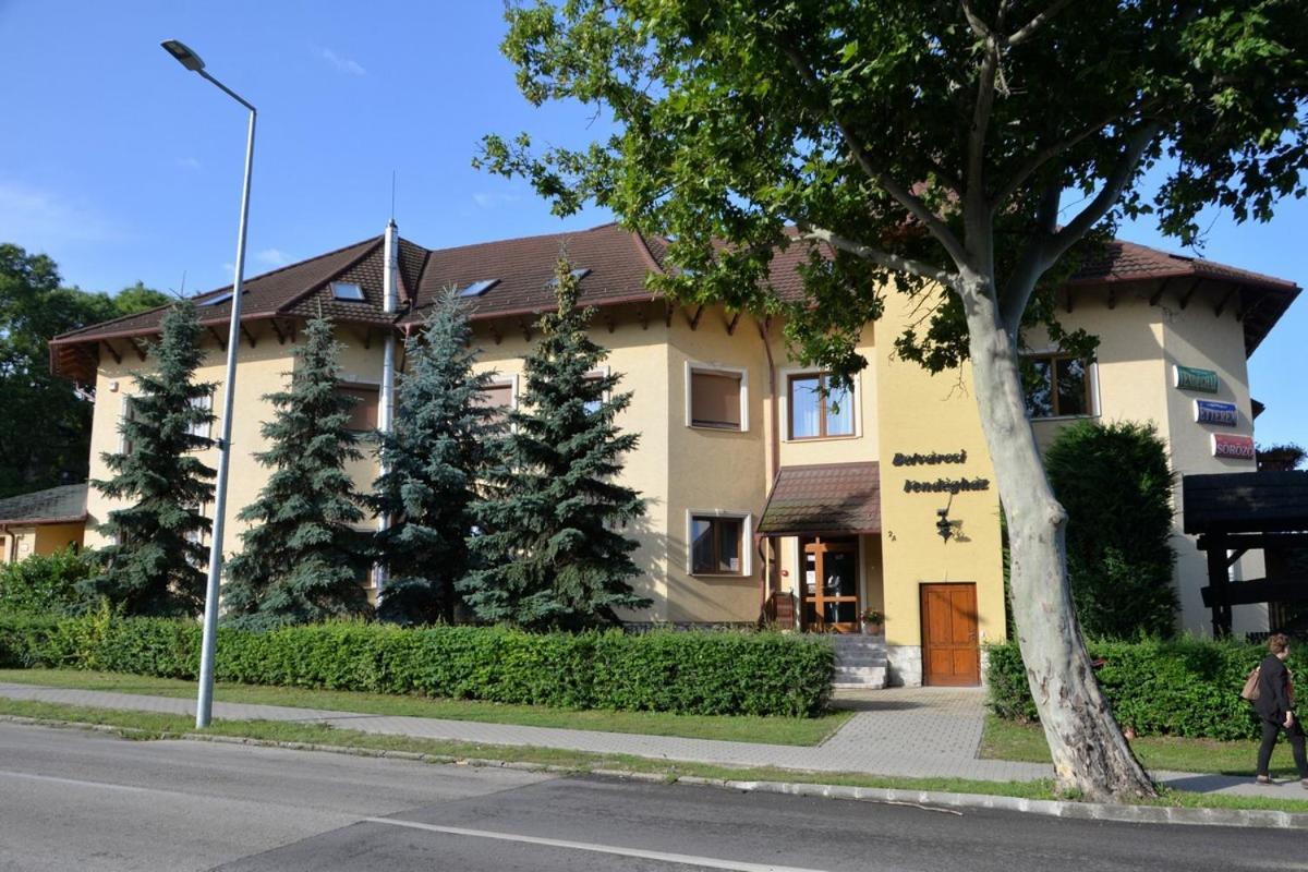 Belvarosi Vendeghaz Mór Zewnętrze zdjęcie
